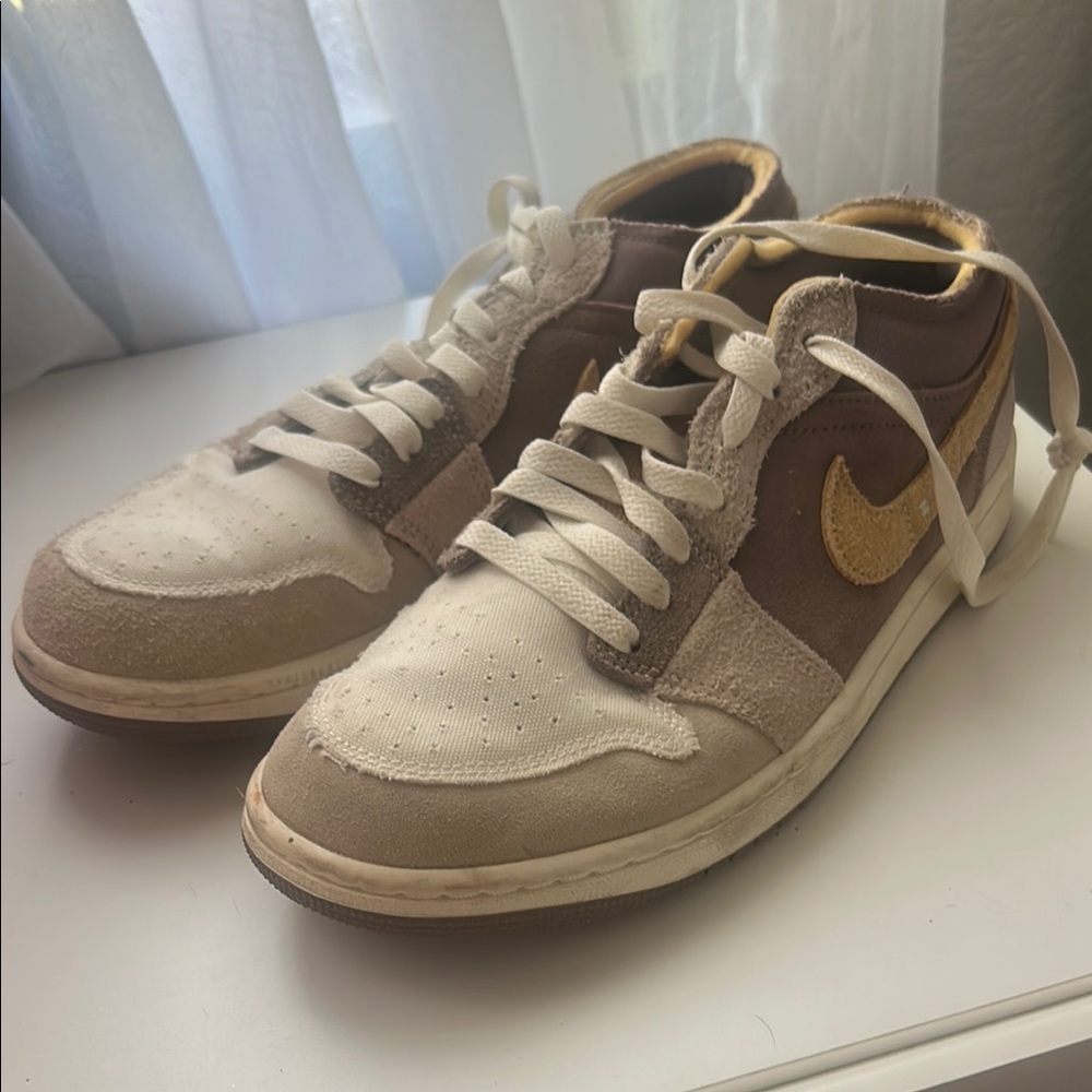 Nike Tan and Cream Sneakers with Gold Accent
